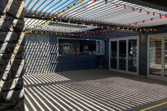 Dunedin Garden Bar roof open